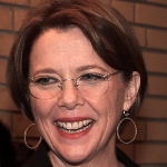 Annette Bening - Wife of Henry Beatty