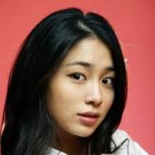 Lee Min-jung's Profile Photo