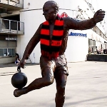 Achievement Statue of Gunnar Gren outside of (the now demolished and rebuilt) Gamla Ullevi stadium. of Johan Gren