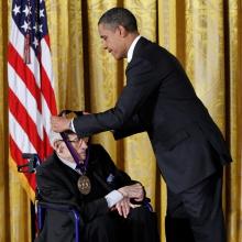 Award National Medal of Arts by President Barack Obama, 2011