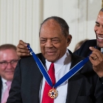 Achievement Willie Mays receives the Presidential Medal of Freedom, the nation's highest civilian award, from President Barack Obama at the White House. of Willie Mays