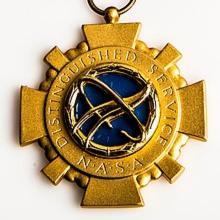 Award NASA Distinguished Service Medal