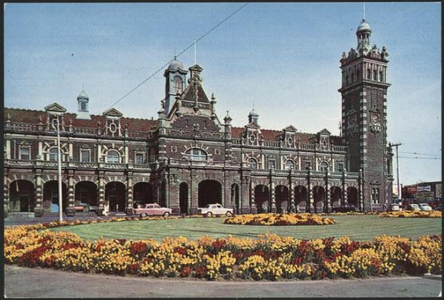 George Troup George Troup (October 25, 1863 — October 4, 1941), British architect ...