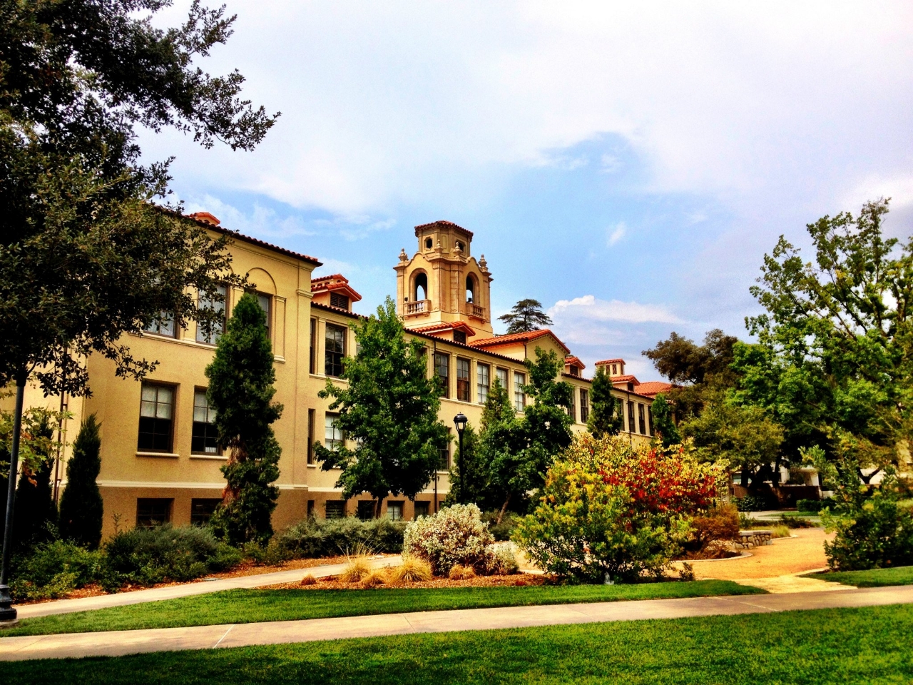 Education period of Lien Ho in Pomona College