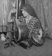Second wife: Ratna Devī