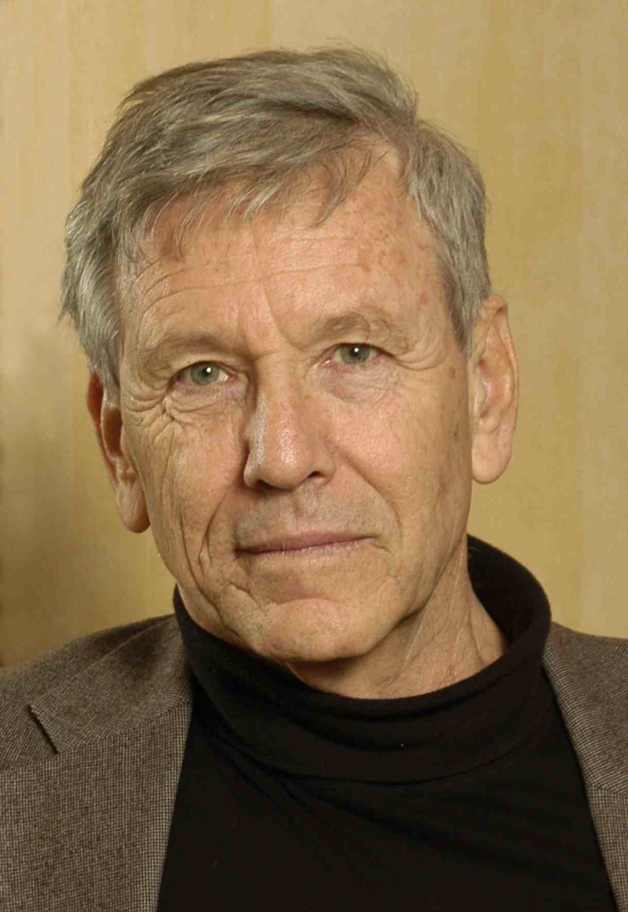 Amos OZ