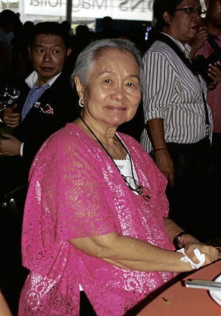 a wife:  Elizabeth Yu-Gokongwei