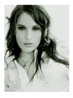 Sister: Nikola Rachelle Bedingfield