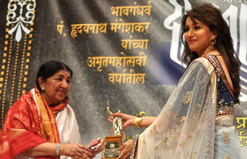 Master Deenanath Mangeshkar Vishesh Award