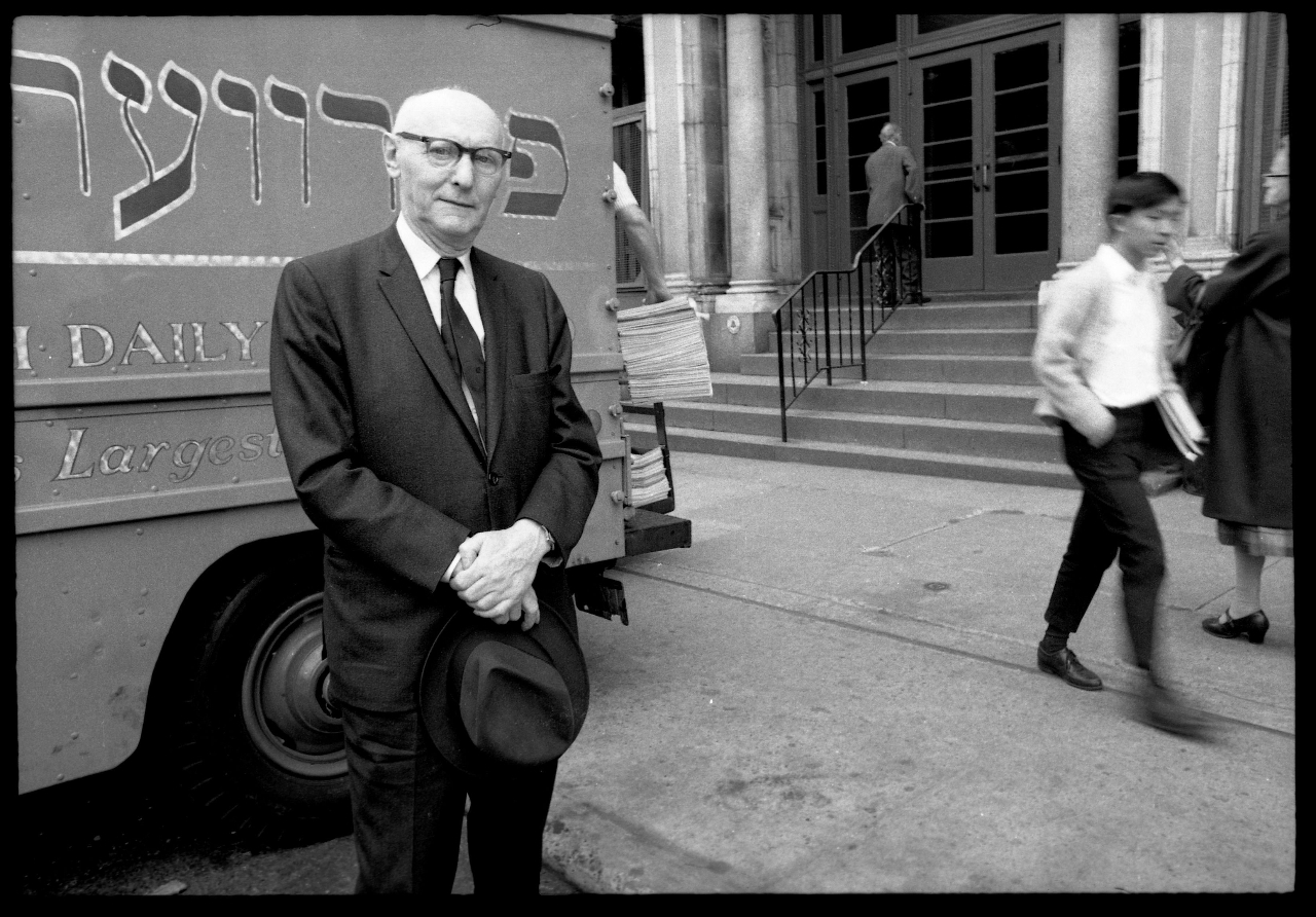 Isaoc Singer Isaac Singer (January 21, 1902 — July 24, 1991), American novelist ...