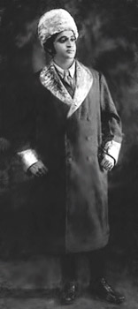 Father (1900-1942): Deenanath Mangeshkar