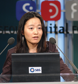 Wife: Yoon Song-Yee