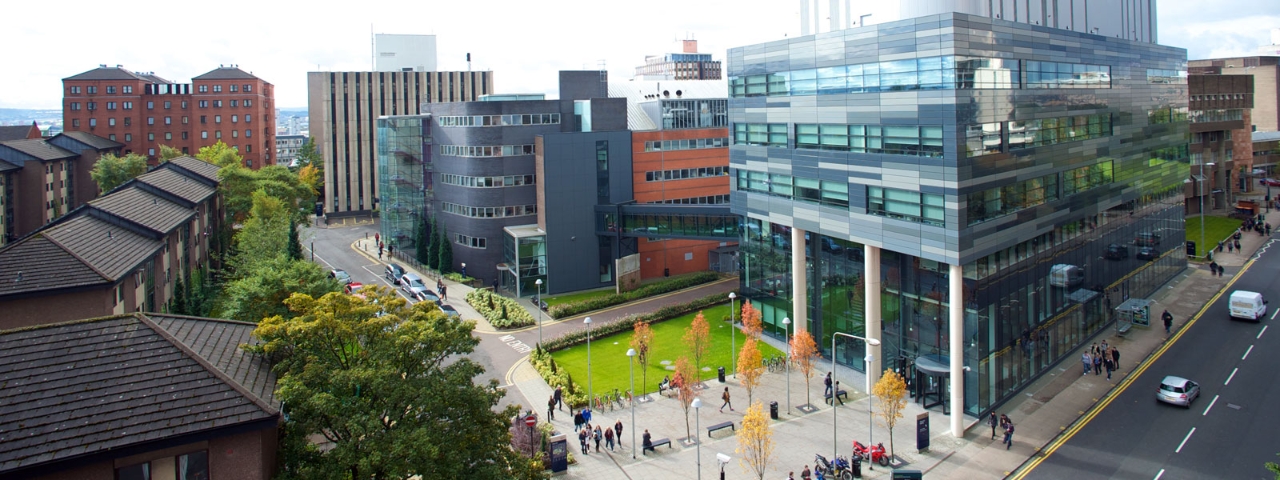 Education period of Alex Kapranos in University of Strachclyde