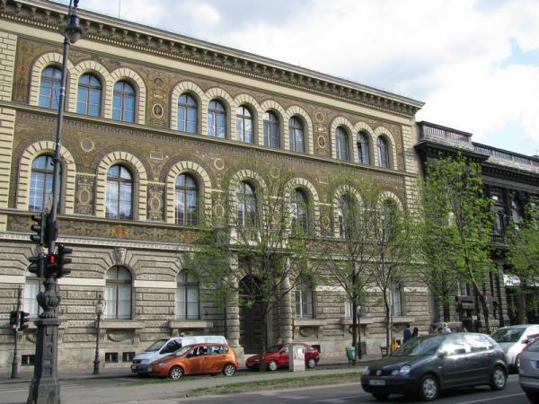 Education period of Tiham\u00E9r Gyarmathy in Hungarian Academy of Fine Arts