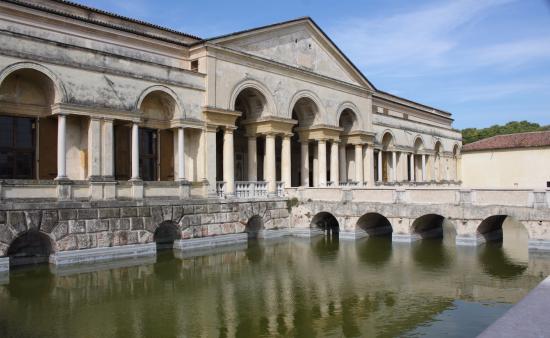 Gallery of Agostino Bonalumi