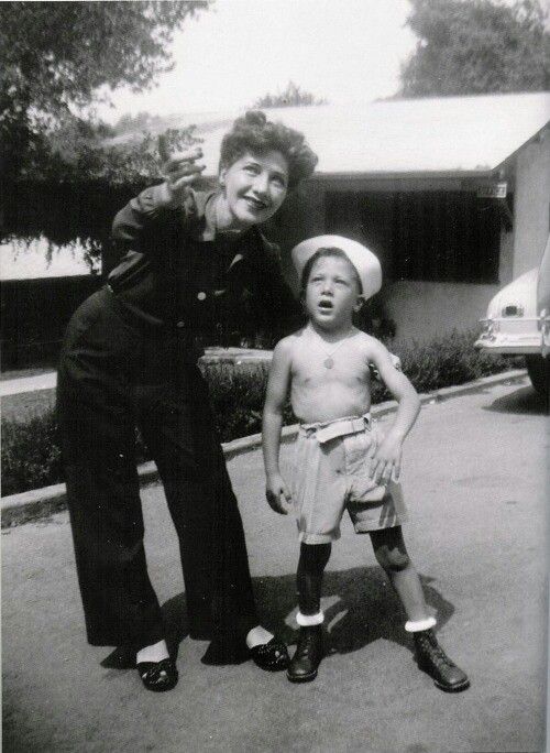Mother: Lillian Gold