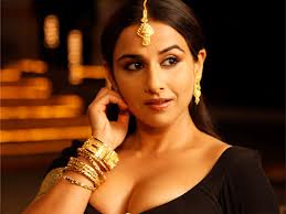 1-st wife: Aarti Bajaj
