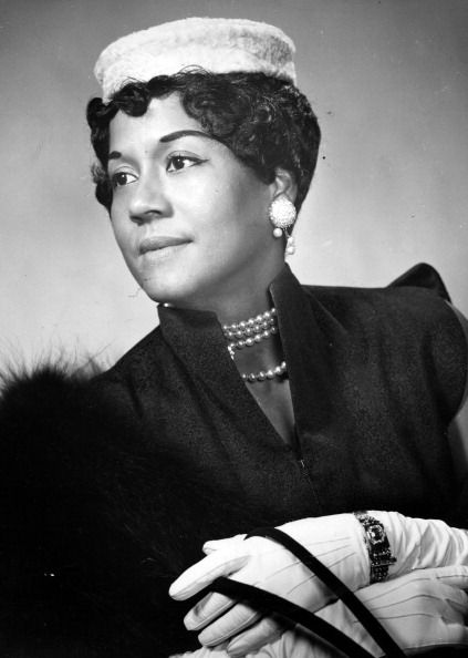 ex-spouse: Edna Mae (Holly) Robinson