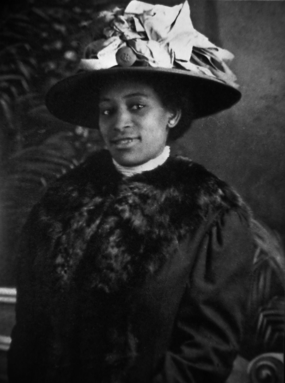 grandmother: Noré Rose Moore
