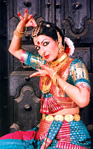 Wife: Mrinalini Sarabhai