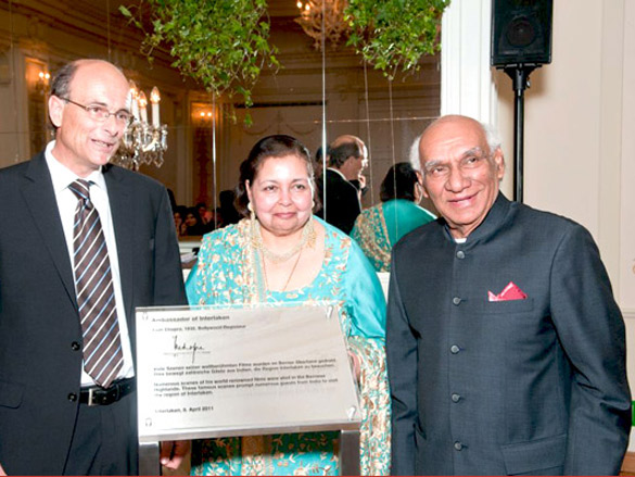 Mother: Pamela Chopra