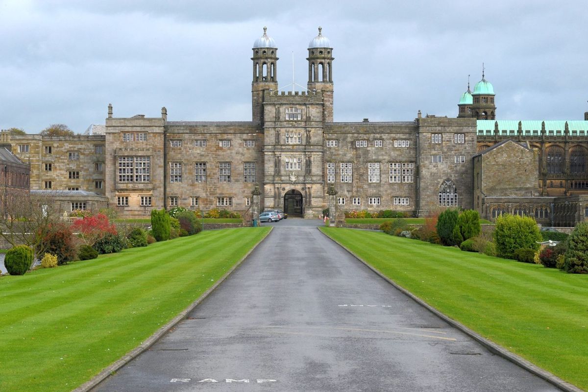 Education period of Alejandro Obreg\u00F3n in Stonyhurst College