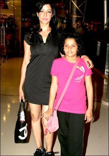 child: Kiara Gowitrikar