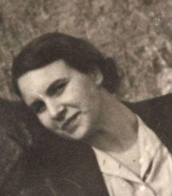 Mother: Ruth Hesse