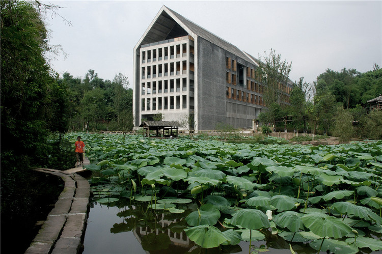 Gallery of Zhang Xiaogang