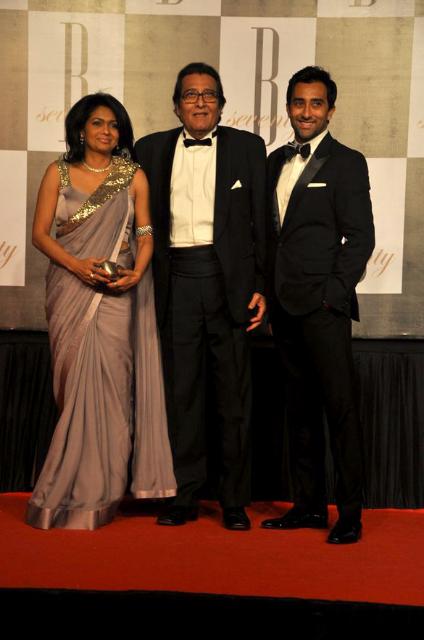 Wife: Kavita Khanna