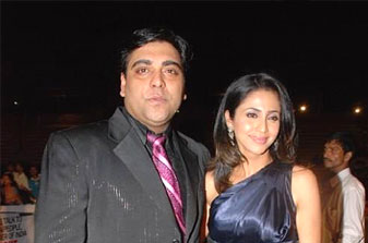 Wife: Gautami Gadgil 
