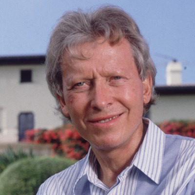 Brother: Harold Clark Simmons (1931-2013) 