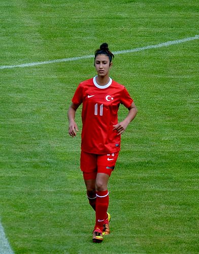 Esra Manya