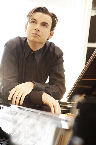Dejan Lazic