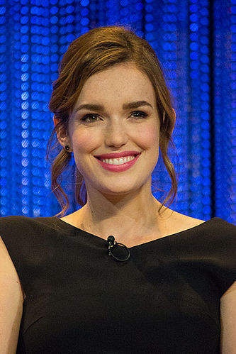 Elizabeth Henstridge