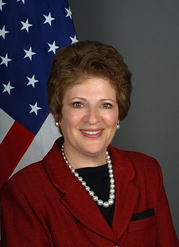 Fay Hartog-Levin
