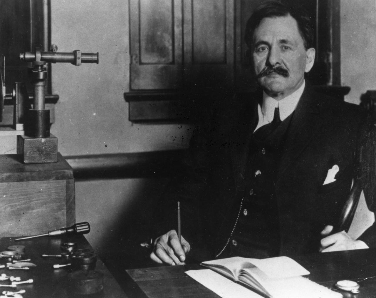 Gallery of Albert Michelson