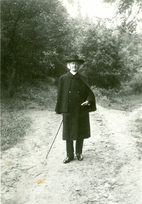 Brother: Georges Khnopff