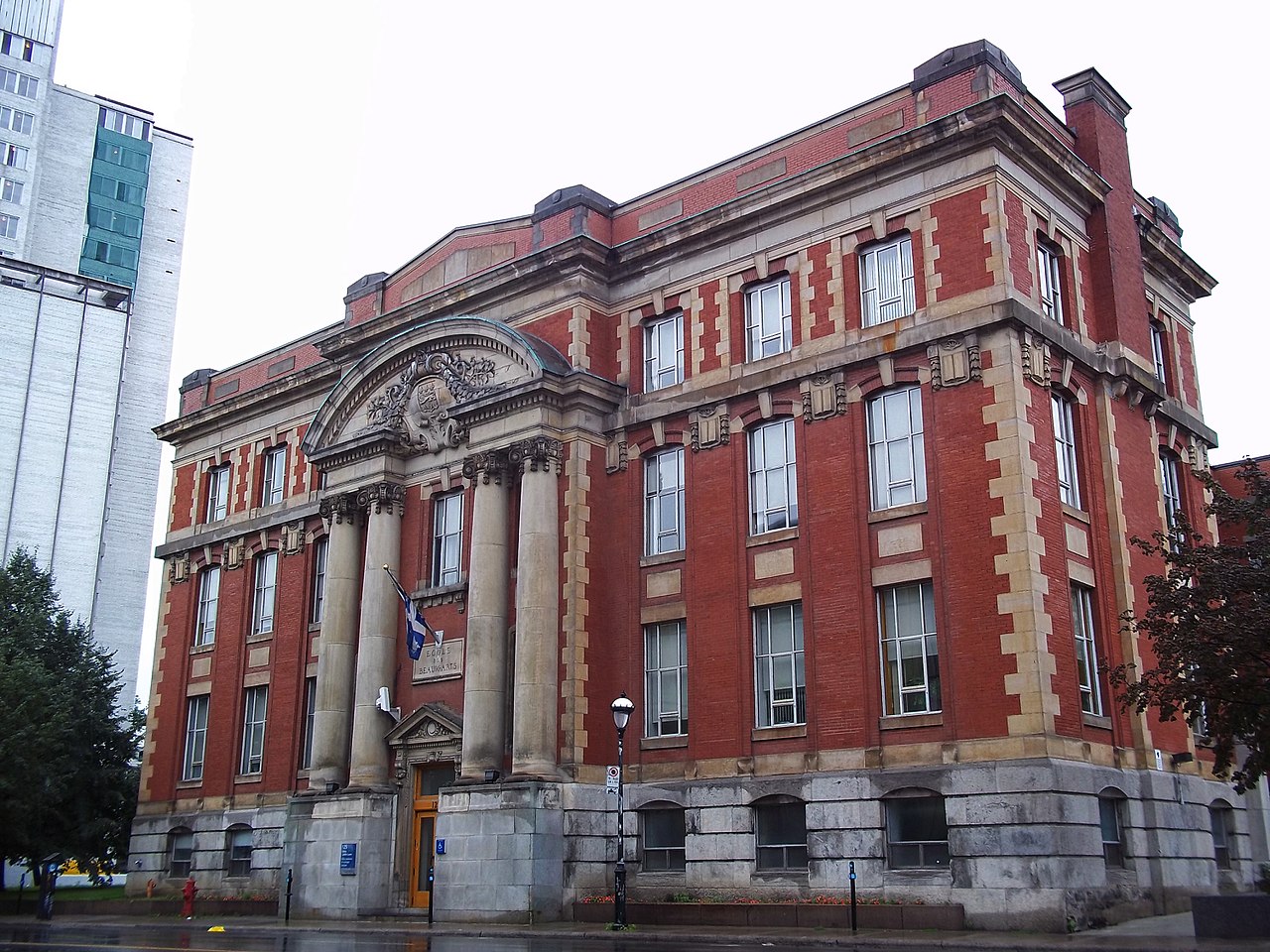Education period of Armand Vaillancourt in The School of Fine Arts