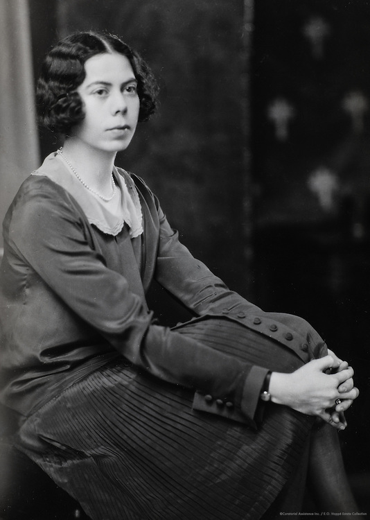 Wife: Dorothy de Selincourt