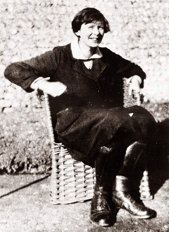 Sister: Nancy Nicholson