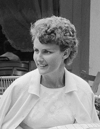 Lesley Bowrey