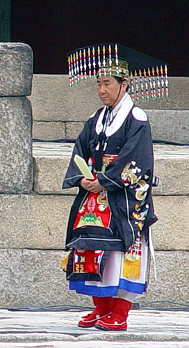 Yi Li