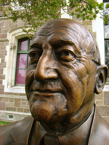 Tipene O'Regan