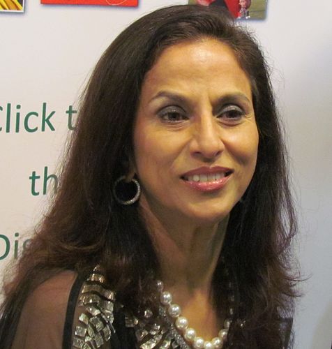 Shobha De
