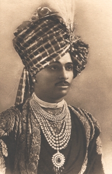 II Lakhajirajsinhji