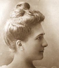 Karmela Mackenna