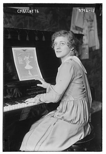 Charlotte Oelschlagel