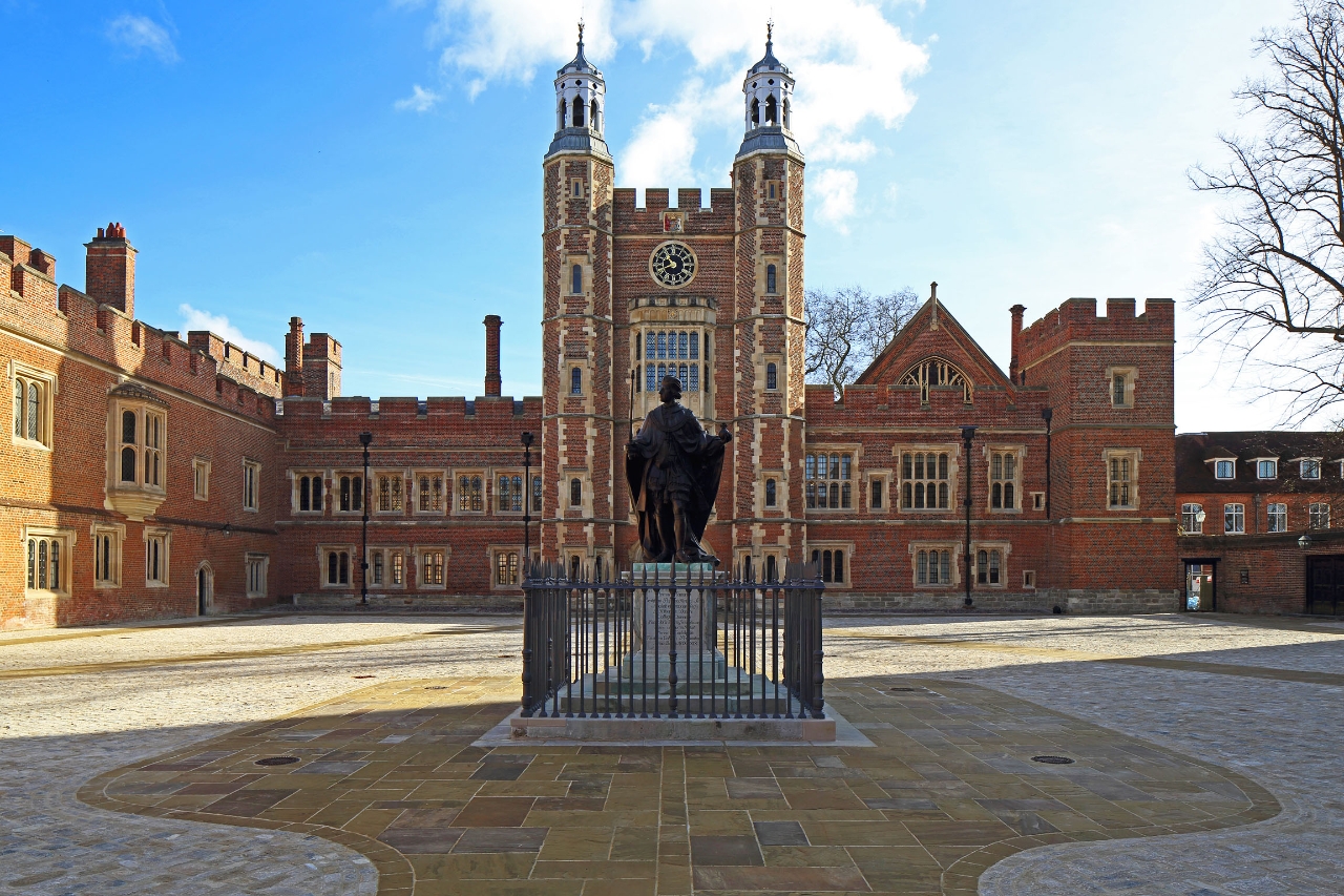 Education period of Robert Byron in Eton College