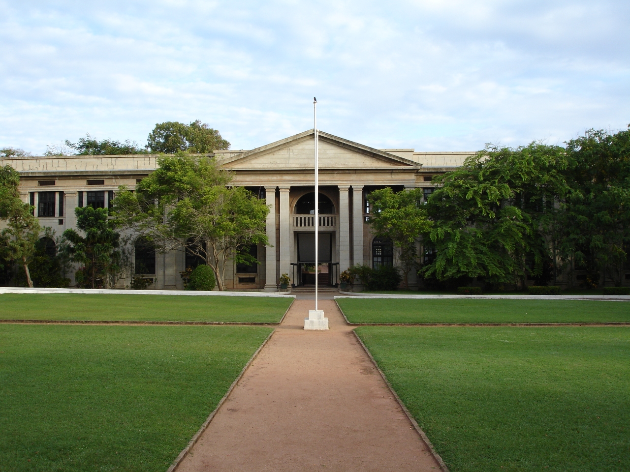 Education period of Colvin Samarasinghe in St. Thomas College